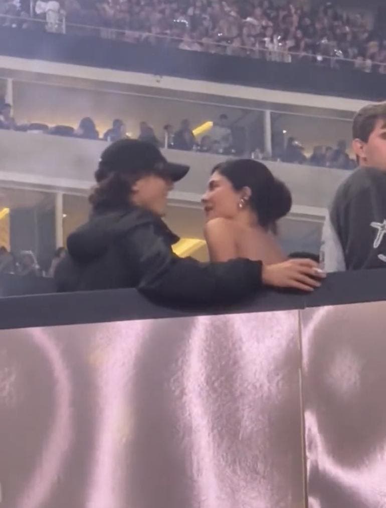 Kylie Jenner se besa con Timothée Chalamet 