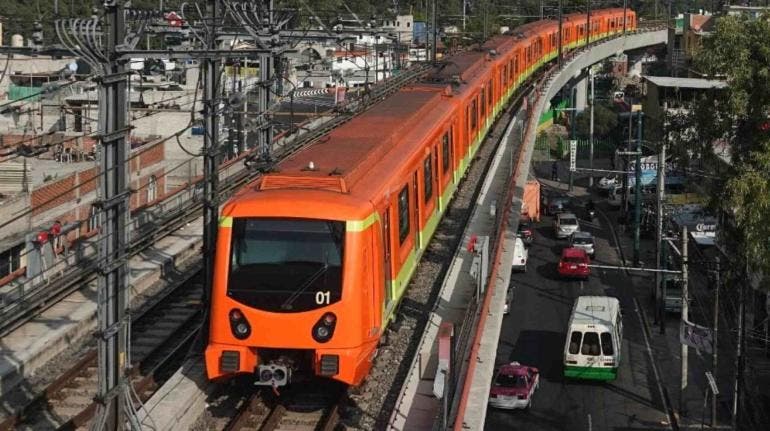 Metro de la CDMX de la linea 12 operando