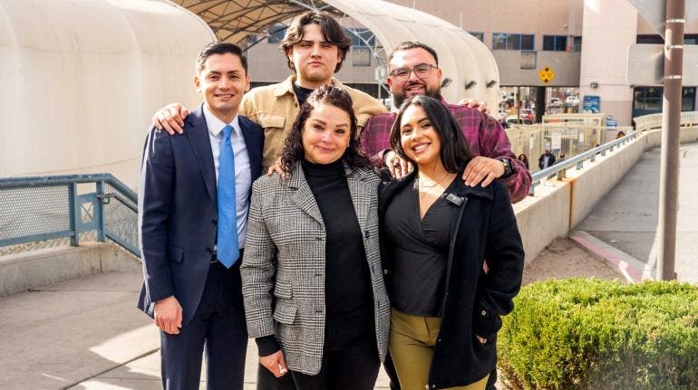 Madres mexicana vuelve a ver a sus hijos en EU 14 años después