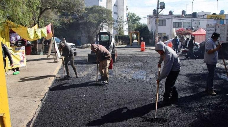 El gobierno izcallense continúa con el bacheo y las repavimentaciones