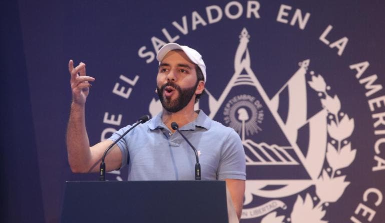 Nayib Bukele se declara ganador