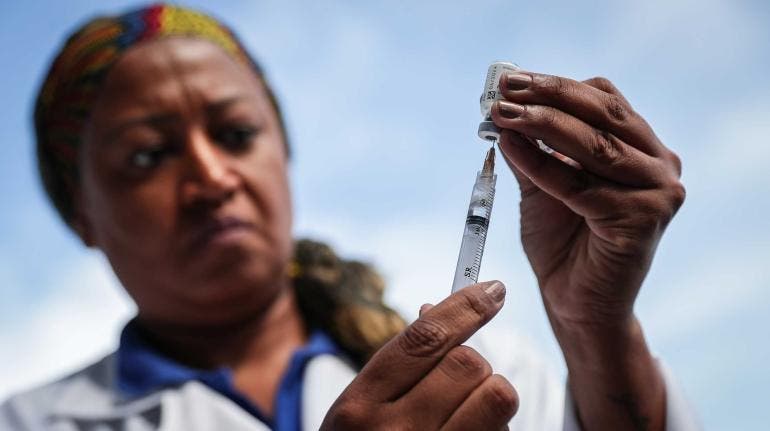 Vacunas contra el dengue en Brasil