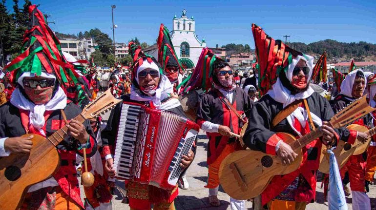 Indigenas Tzotziles Chiapas carnaval Maya