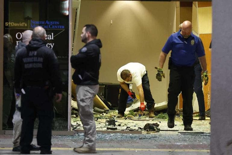 Vehículo entró en la sala de emergencias del St. David's North Austin Medical Center en Austin, Texas (EFE)