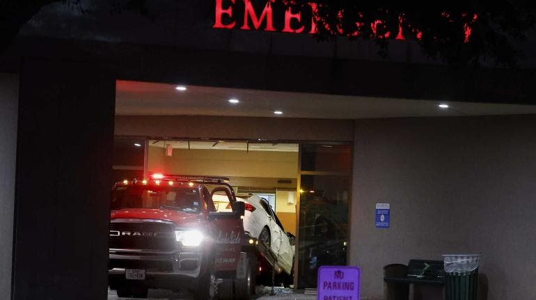 Vehículo entró en la sala de emergencias del St. David's North Austin Medical Center