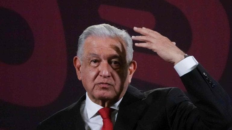 López Obrador critica al rey de España por premiar a madres buscadoras