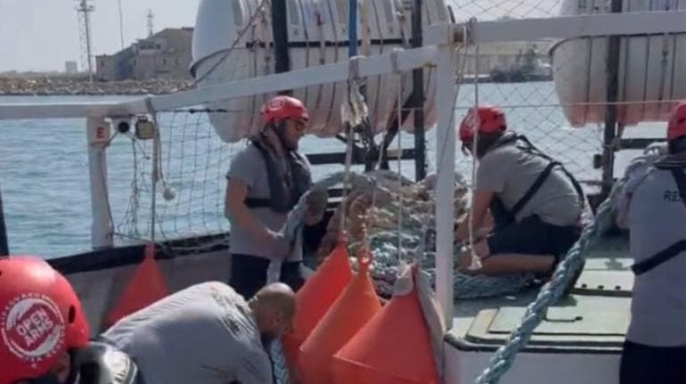 Zarpa un segundo barco con ayuda humanitaria para Gaza