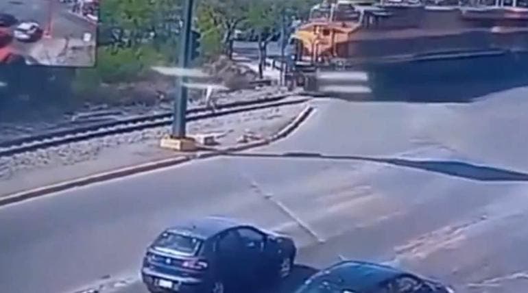 Tren Nuevo Leon mujer Escobedo