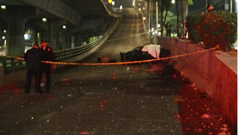 Conductor y copiloto mueren tras impactarse en Periférico