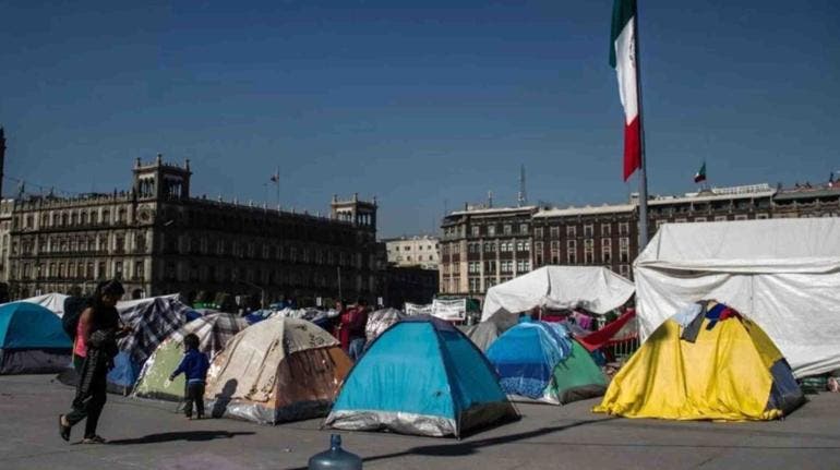 Dice AMLO la CNTE ‘tiene todo el derecho’ de mantener su plantón en el Zócalo 