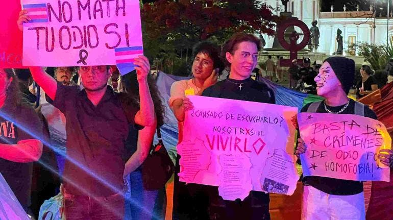 ¡Alzan la voz! contra la LGBTfobia con marcha en Oaxaca