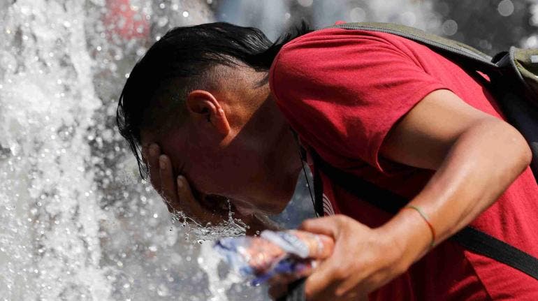 Ola de calor eleva el termómetro a más de 40 grados en 17 estados del país