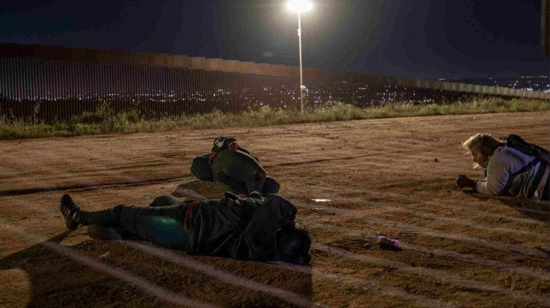 Desolación en la frontera; nuevas restricciones para asilo en EU