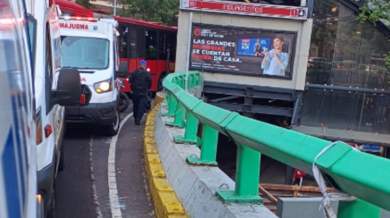 Dos unidades de Metrobús se impactan 