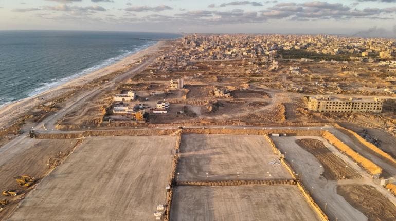 Estrenan muelle artificial construido por EU en gaza; comienzan a desembarcar ayuda humanara 