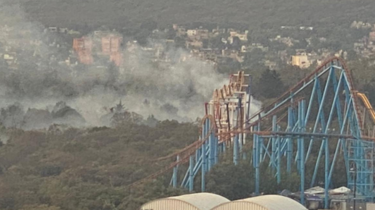 Bosque cercano a Six Flags se incendia en Tlalpan
