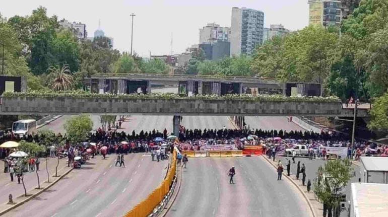 CNTE bloquea Circuito Interior a la altura de la Estela de luz