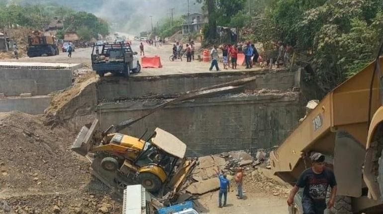 puente vehicular colapsa San Luis Potosi
