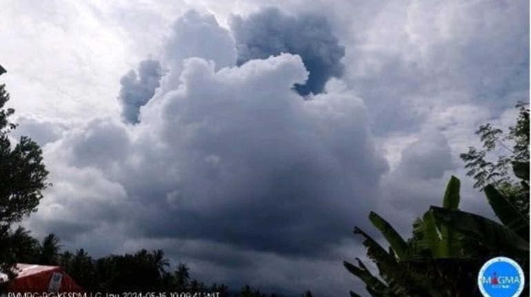 Volcán Ibu en Indonesia