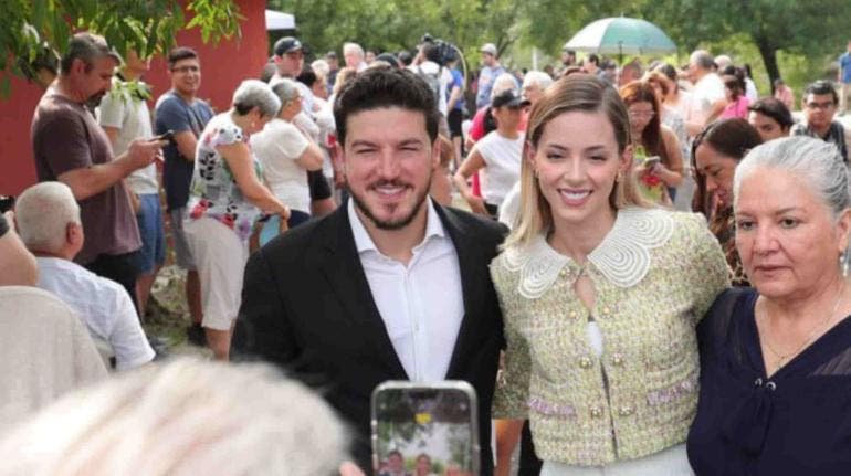 Samuel Garcia y Mariana Rodríguez Cantú votan en Monterrey