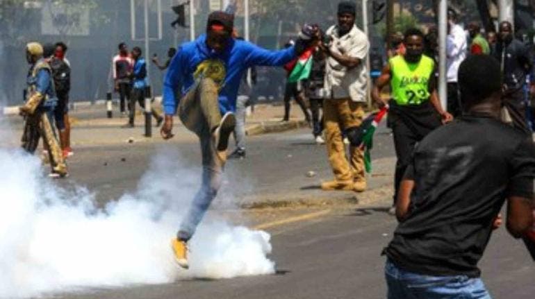 Asalto al parlamento de Kenia deja un manifestante muerto y decenas de heridos