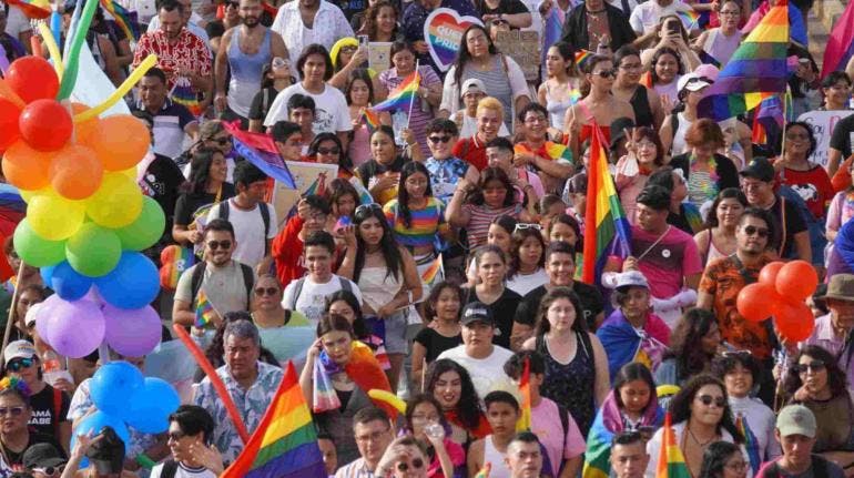 Mes del orgullo LGBT+ impulsa la economía de la capital del país
