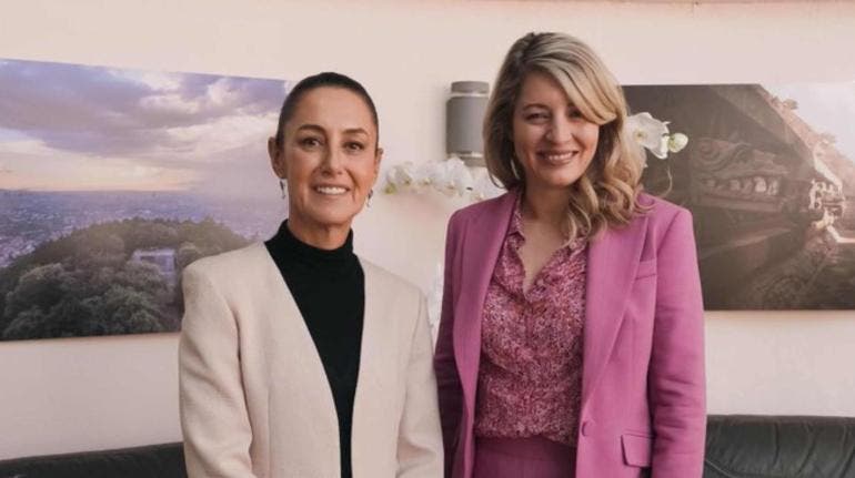Sheinbaum recibe en su casa de transición a canciller de Canadá