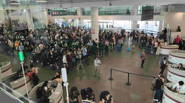  Aerolíneas del AICM ya operan con normalidad tras falla de Microsoft