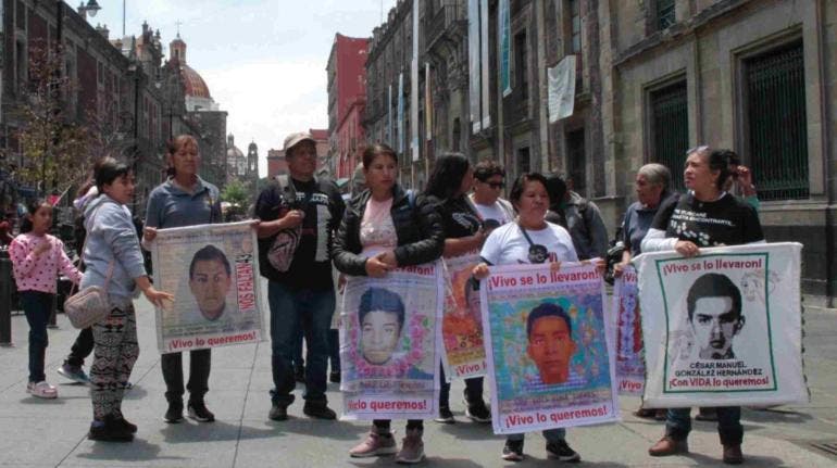 AMLO y Sheinbaum se reunirán con padres de los 43 de Ayotzinapa el próximo 29 de julio