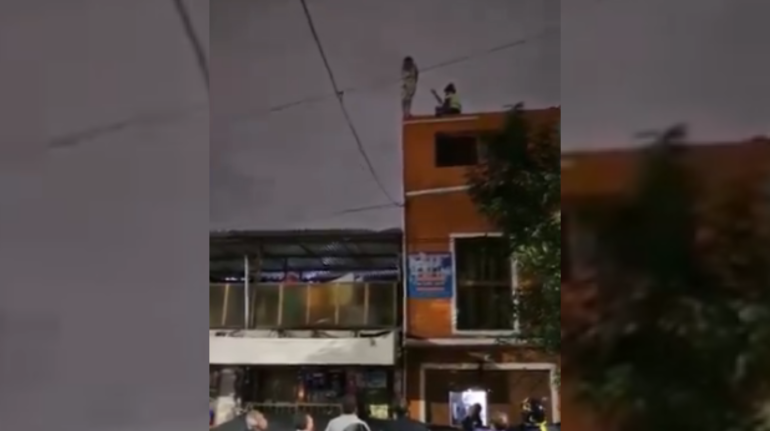 Mujer intenta suicidarse