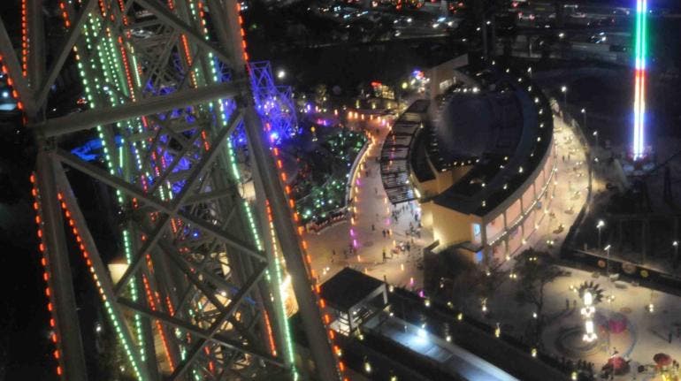 Parque Aztlán de noche