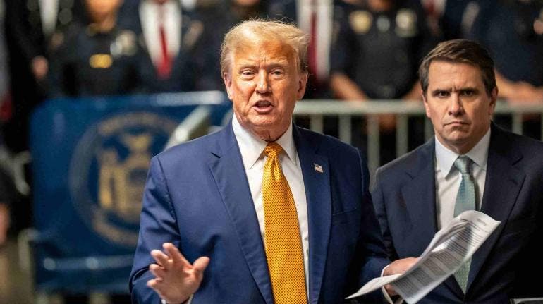 Jueza concede pausa en procesamiento de Trump por caso ‘Stormy Daniels’