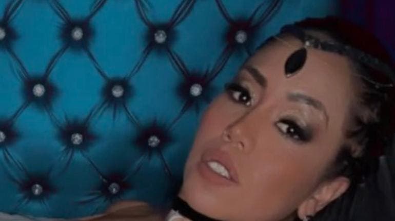 Mujer Luna Bella Metro video sexual