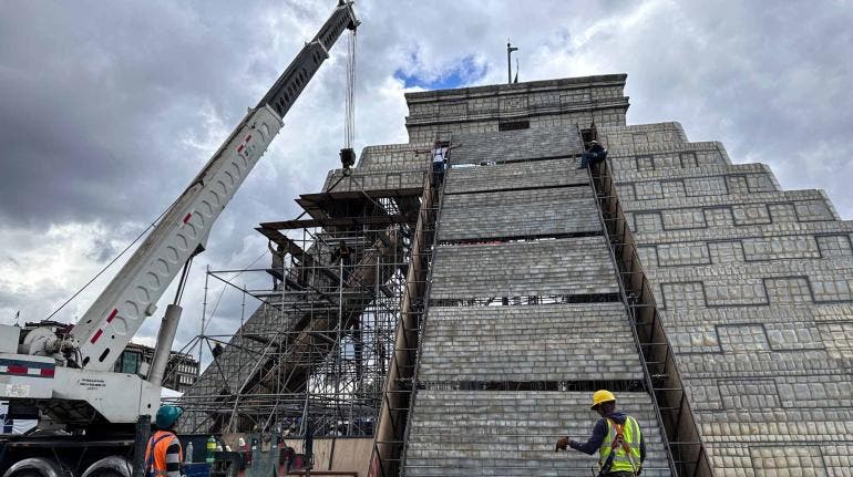 piramide Kukulcan Zocalo mapping Carrillo Puerto