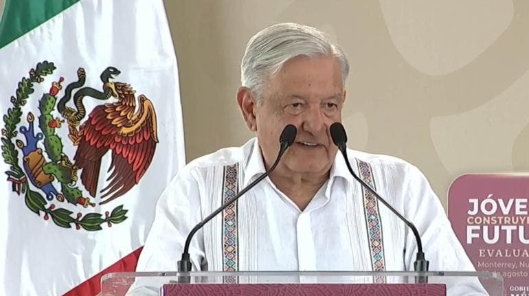 AMLO Monterrey Macroplaza 100 mil pobres