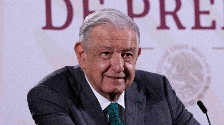 AMLO responde con ironía a crítica del subcomandante Marcos: ‘Él debe ser Zapata’