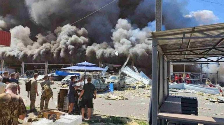 Ataque ruso contra supermercado en Donetsk deja al menos 14 muertos, según Kiev