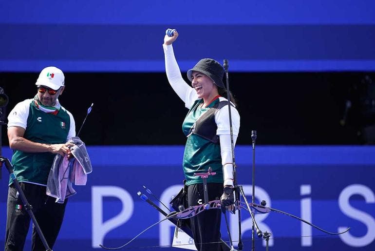 Alejandra Valencia alza la mano en busca de otra medalla (Mexsport)