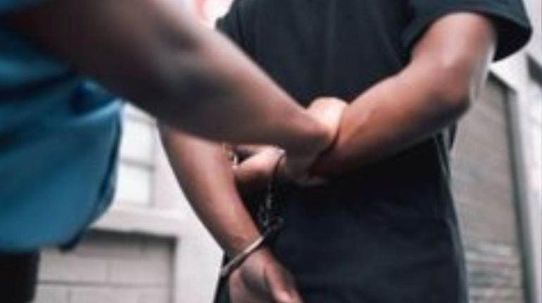 Cae joven acusado de asesinar a sus padres en Mexicali