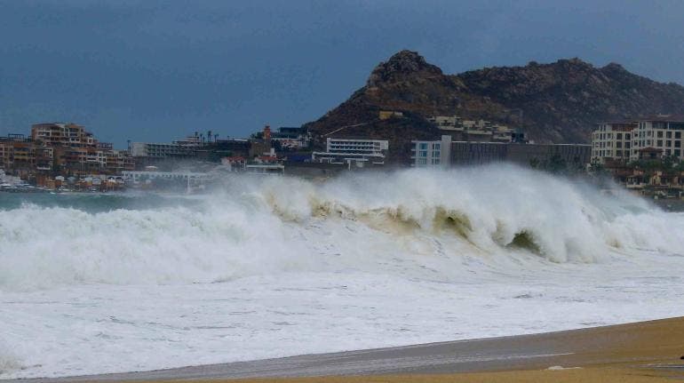 ‘Carlotta’ se intensifica a huracán categoría 1: SMN