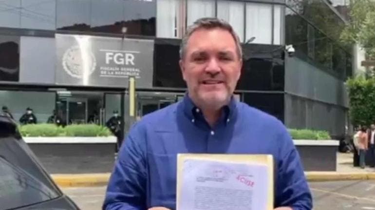 Diputados panistas denuncian a Sara Bruna y Rocha Moya ante la FGR