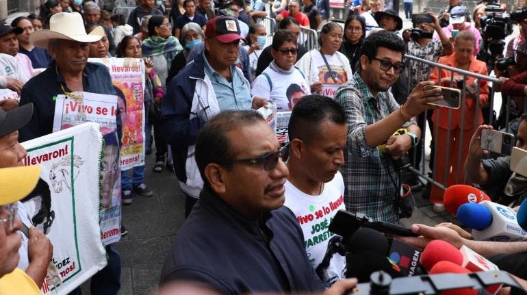 Padres de los 43 dan por terminadas las reuniones con AMLO