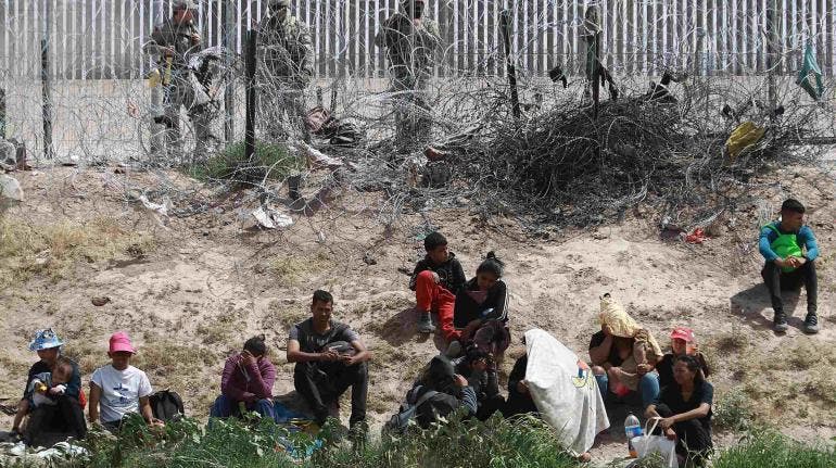 juez bloquea migrantes casados gringos