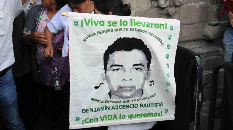 Juez desecha amparo de expolicía implicado en la desaparición de normalistas de Ayotzinapa