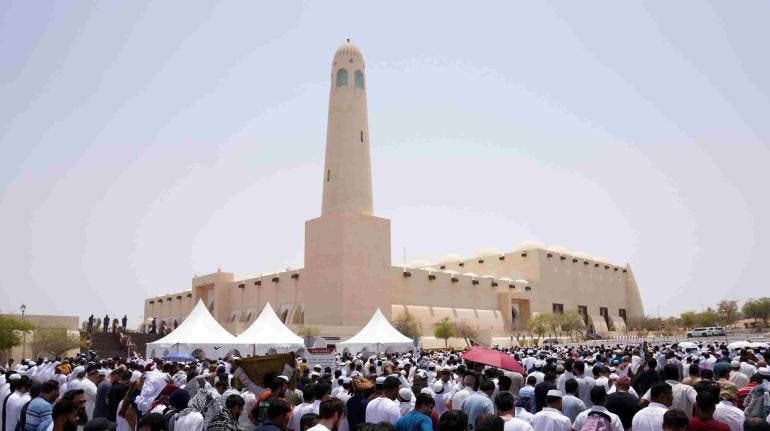 Miles de personas despiden al líder de Hamas en un multitudinario funeral en Doha