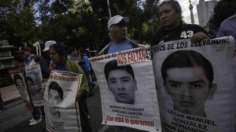 Padre de normalista de Ayotzinapa se despide de AMLO: ‘Ha sido un fracaso para nosotros’