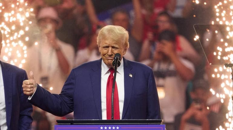 Trump venta libro fotos atentado