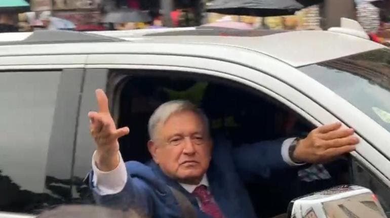AMLO sale Palacio Nacional