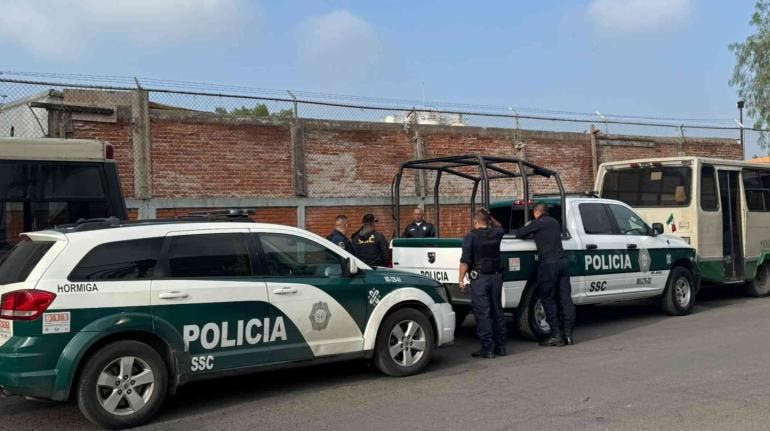 Policías