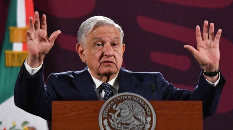 Informarles que se está atendiendo el asunto en Sinaloa, la confrontación que existe, no tan abierta, tan frontal, pero sí hay enfrentamientos, pocos”, dijo.